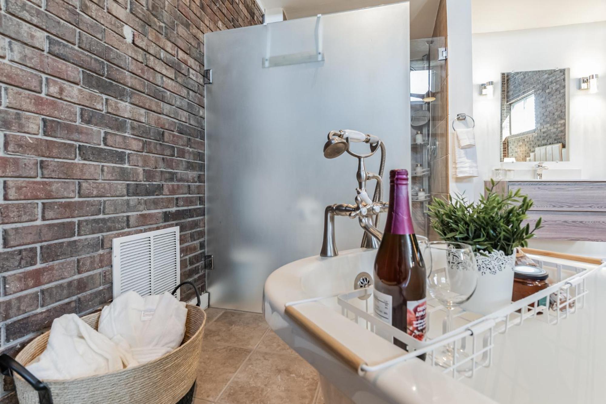 Beltline Beauty Mins To Benz Stadium, Game Room アトランタ エクステリア 写真